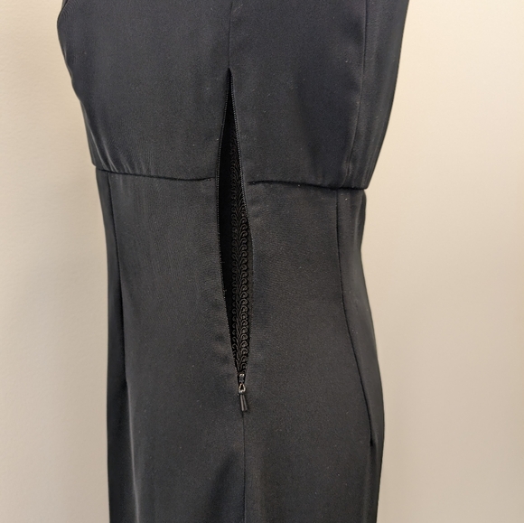Eddie Bauer Black Sleeveless Sheath Dress Lightweight LBD Size 4 Minimal Classic - Picture 6 of 10